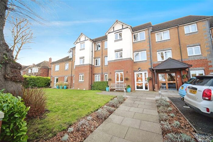 1 Bedroom Flat For Sale In Bentley Court (Camberley), Camberley, GU15