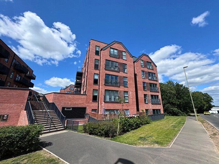 1 Bedroom Flat To Rent In Station Road, Hook, Hampshire, RG27