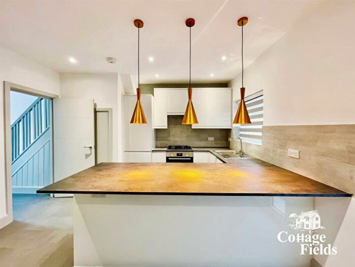 3 Bedroom House To Rent In Kings Road, London, E4