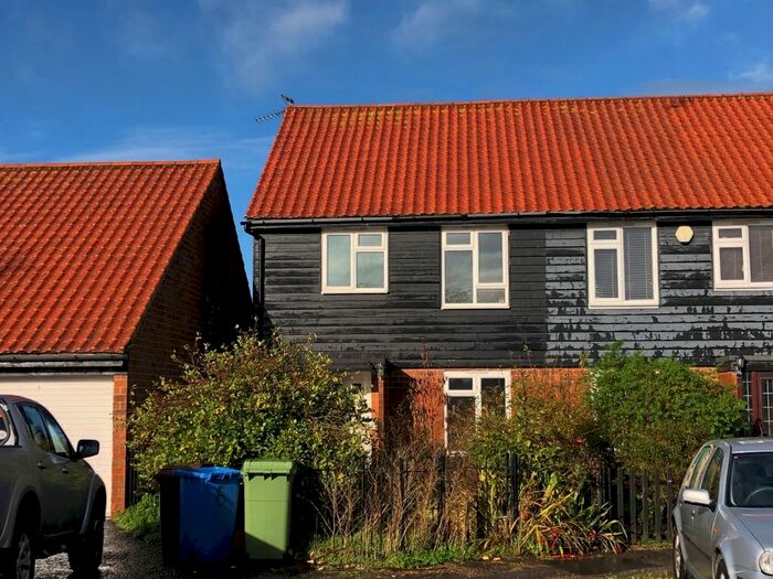 3 Bedroom Semi-Detached House For Sale In Fruiterers Close, Rodmersham, Sittingbourne, Kent, ME9