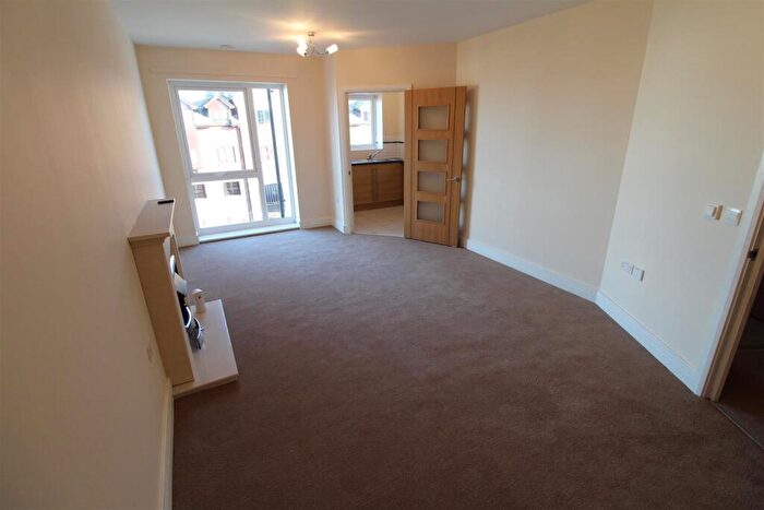 1 Bedroom Flat For Sale In Elliott Court, High Street North, Dunstable, LU6