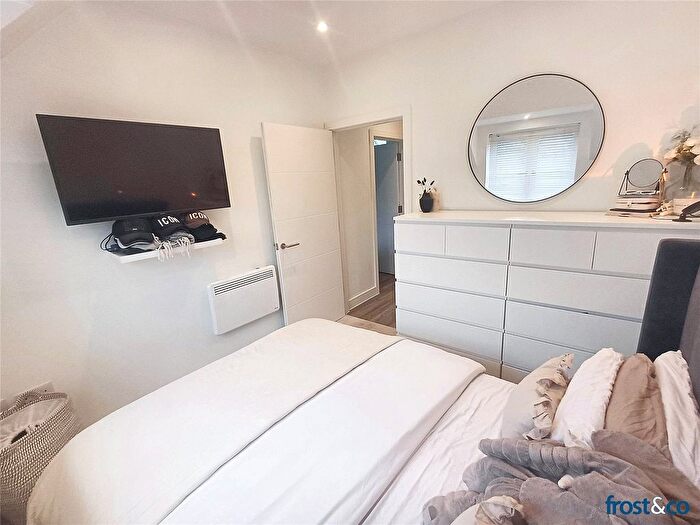 1 Bedroom Flat For Sale In Commercial Road, Ashley Cross, Poole, Dorset, BH14