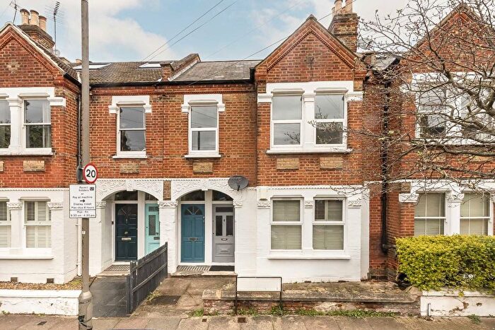 2 Bedroom Flat To Rent In Cargill Road, London, SW18