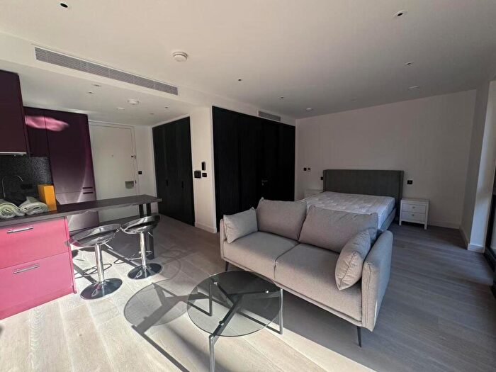 1 Bedroom Flat To Rent In Legacy Building, Viaduct Gardens, SW11