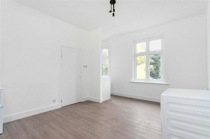 Studio To Rent In Caledonian Road, London, N7