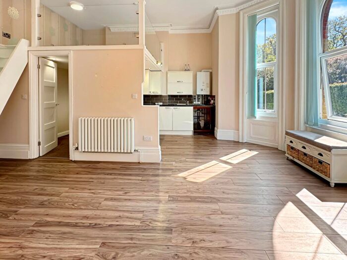 1 Bedroom Apartment For Sale In Cliff Road, Thorness House, PO31