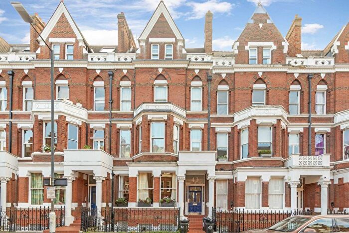 1 Bedroom Flat To Rent In Addison Gardens, Brook Green, W14