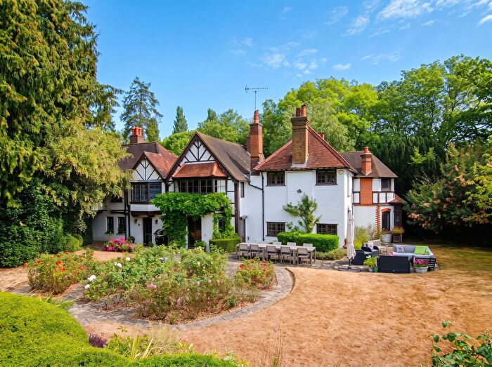 5 Bedroom Detached House For Sale In Cheney Street, Pinner, HA5
