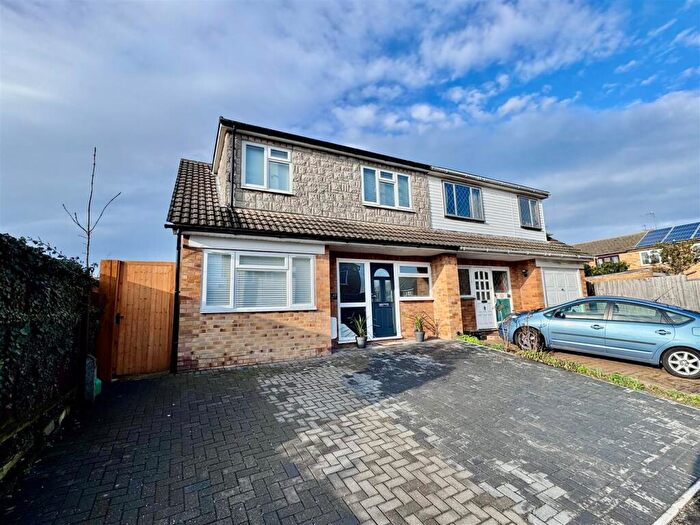 4 Bedroom Semi Detached House For Sale In St. Davids Way, Wickford, SS11