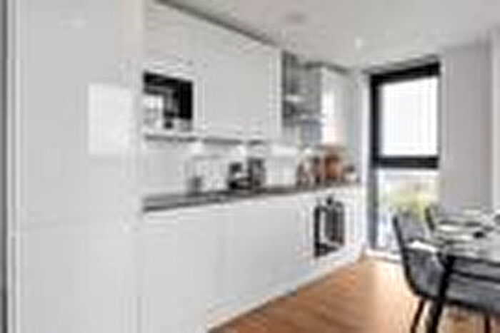 2 Bedroom Flat To Rent In Castle Park View, Castle Street, Bristol, Bristol, BS2