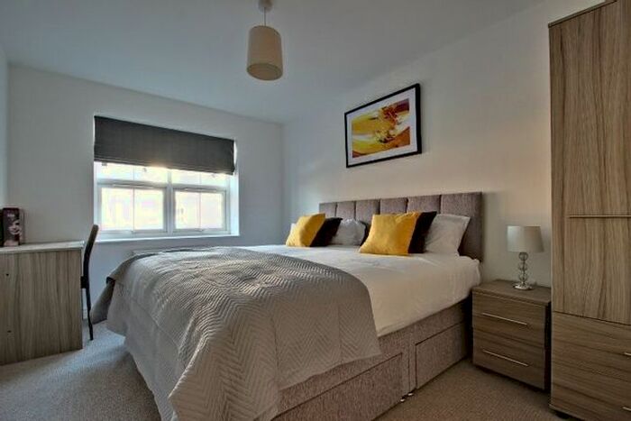 4 Bedroom Town House To Rent In Queens Court Road, Stoke-On-Trent, ST4