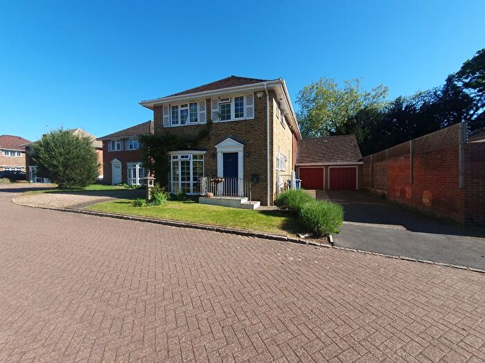 4 Bedroom Detached House For Sale In Juniper Drive, Maidenhead, SL6