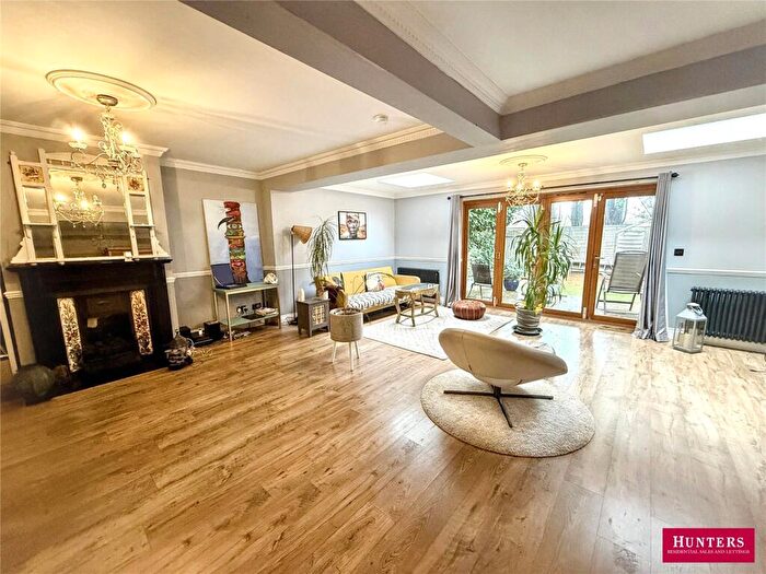 4 Bedroom Semi-Detached House For Sale In Mount View Cottages, Barnet Road, Arkley, Hertfordshire, EN5