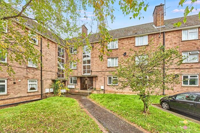 1 Bedroom Flat For Sale In Woodhall Road, Chelmsford, Essex, CM1