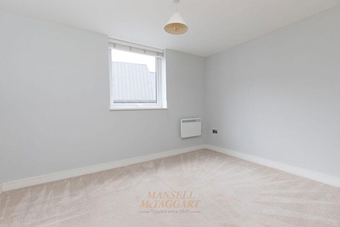 2 Bedroom Flat For Sale In Christopher Road, East Grinstead, RH19