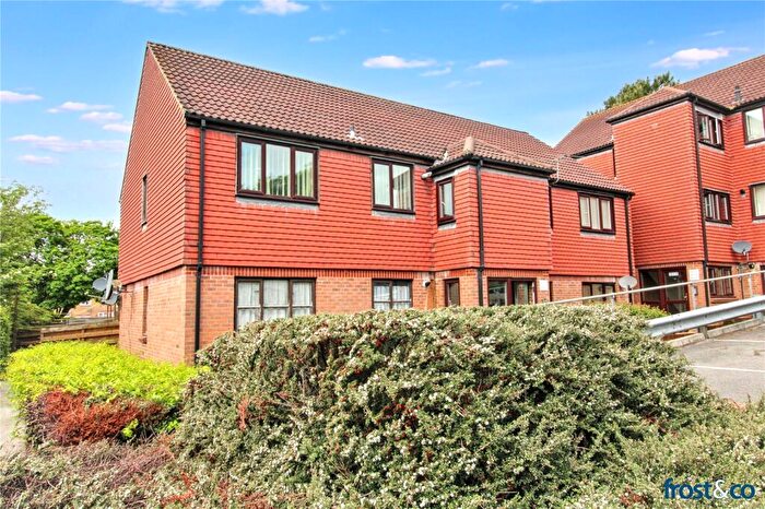 2 Bedroom Apartment For Sale In Fernhill Close, Poole, Dorset, BH17