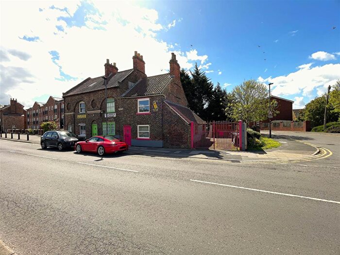 2 Bedroom End Of Terrace House For Sale In Ousegate, Selby, YO8