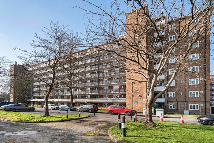 2 Bedroom Flat For Sale In Redlands Way, London, SW2