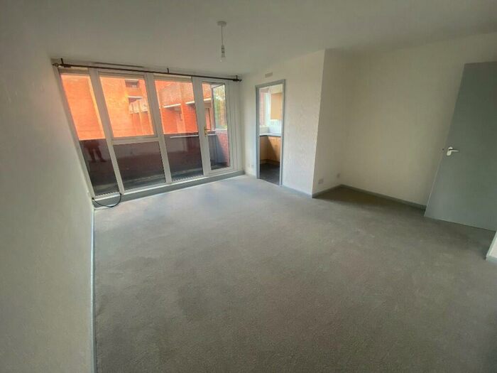1 Bedroom Flat To Rent In Albrighton House, Browns Green, Birmingham, B20
