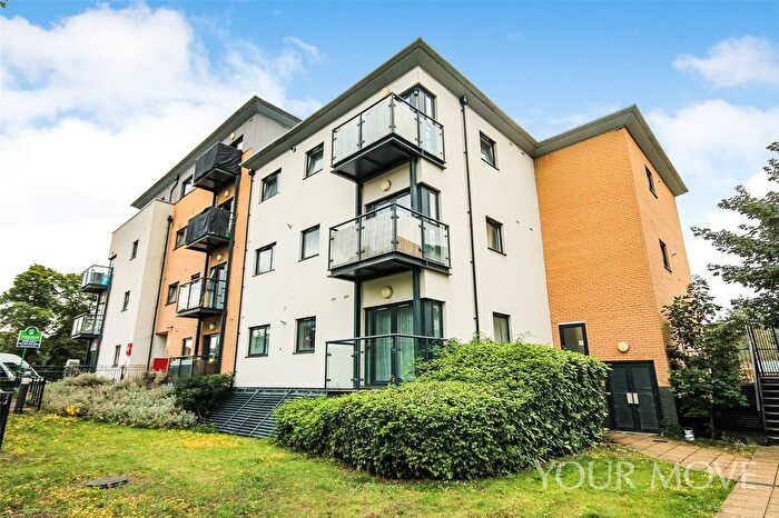 2 Bedroom Flat For Sale In Cottons Approach, Romford, RM7