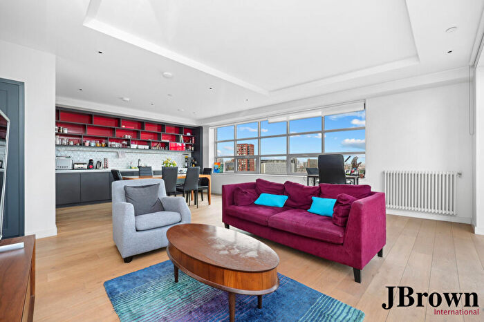 2 Bedroom Apartment For Sale In Kent Building, Hope Street, London, E14