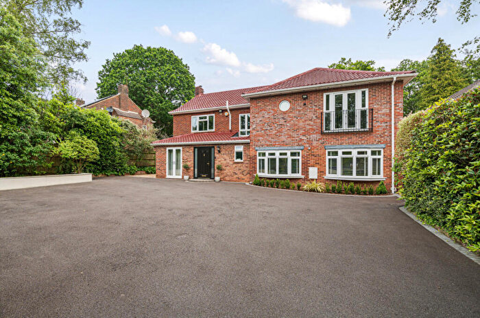 4 Bedroom Detached House For Sale In Pine Walk, Chilworth, Southampton, SO16