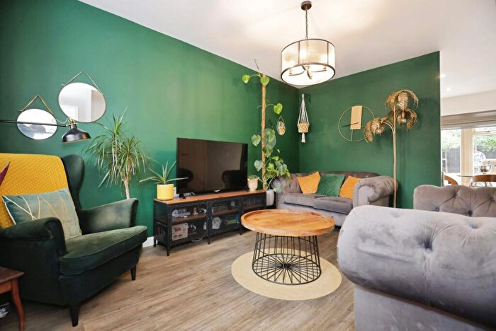 2 Bedroom Semi-Detached House For Sale In Bennett Drive, Banbury, Oxfordshire, OX16