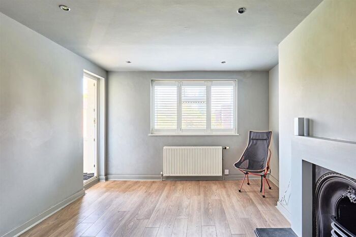 1 Bedroom Flat To Rent In Westfields, Barnes, SW13