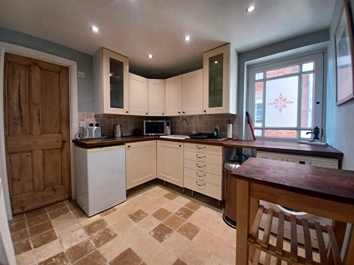 1 Bedroom Maisonette To Rent In High Street, Yardley Gobion, Yardley Gobion, NN12