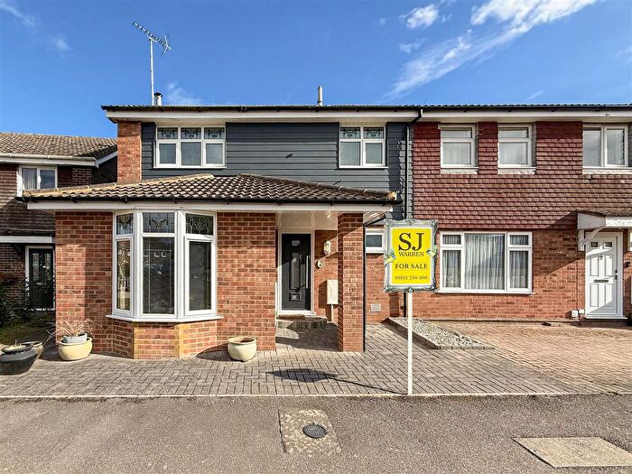 4 Bedroom End Terrace House For Sale In The Leas, Burnham-On-Crouch, CM0