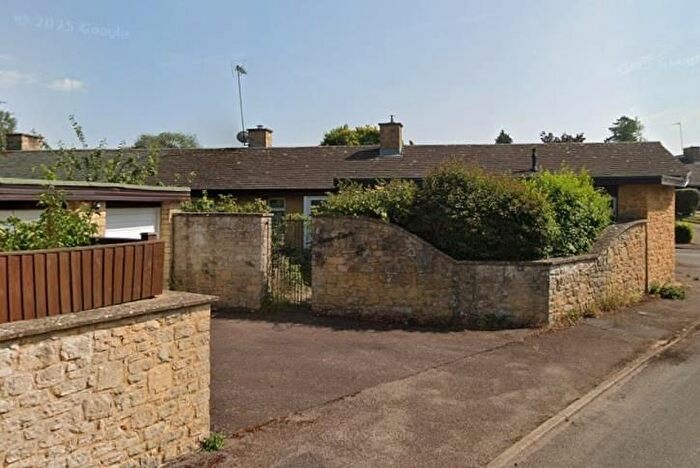 3 Bedroom Bungalow For Sale In Kings Sutton, Oxfordshire, OX17