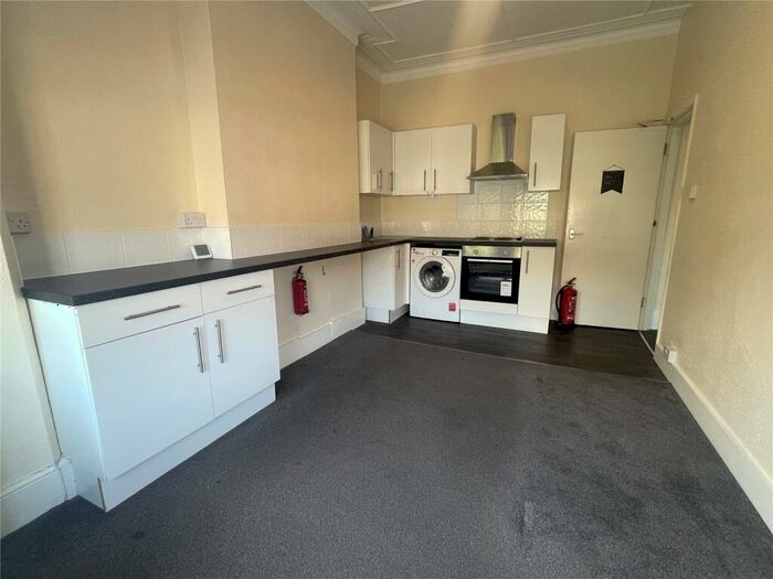 4 Bedroom Flat To Rent In Sylvan Avenue, Wood Green, London, N22