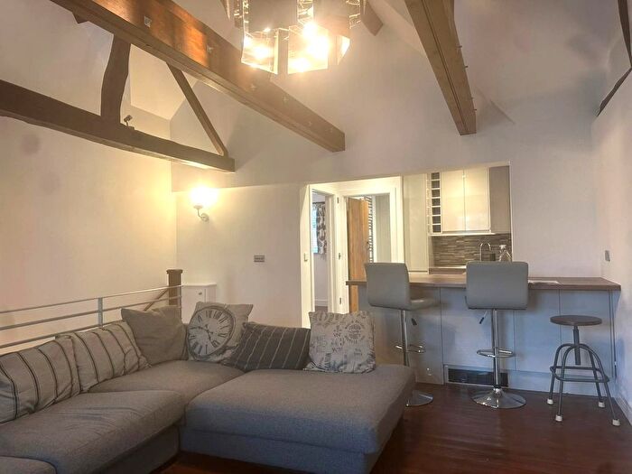 2 Bedroom Flat To Rent In High Street, Wendover, Aylesbury, HP22