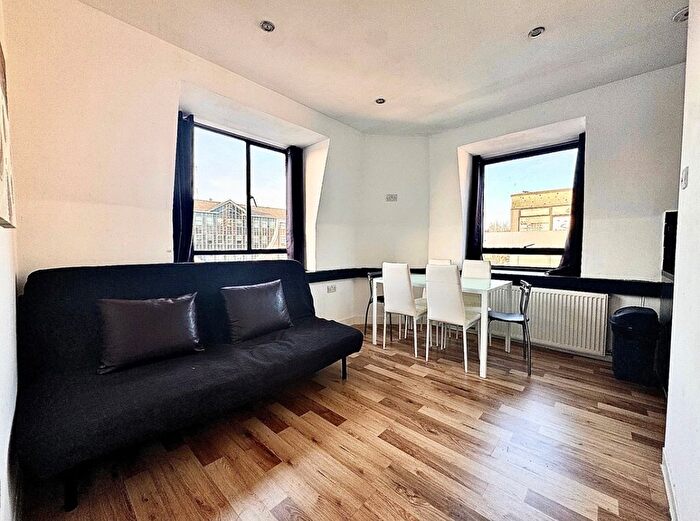 2 Bedroom Flat To Rent In Mile End Road, London, E3