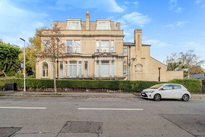 Studio To Rent In Broomhill Road, IG8