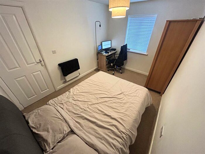 3 Bedroom End Of Terrace House For Sale In Narrowboat Lane, Northampton, NN4