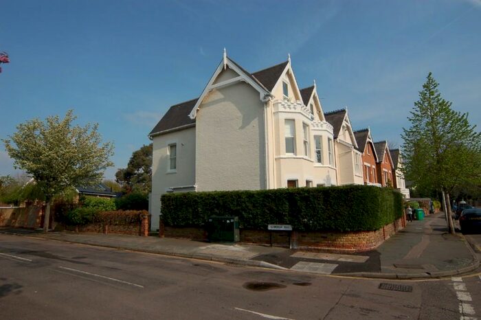 1 Bedroom Flat To Rent In Glamorgan Road, Hampton Wick, Kingston Upon Thames, KT1