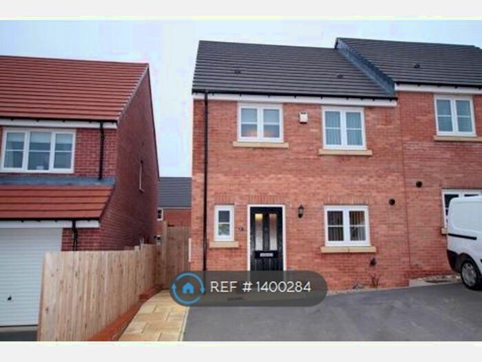 3 Bedroom Semi-Detached House To Rent In Tawny Drive, Scarborough, YO11