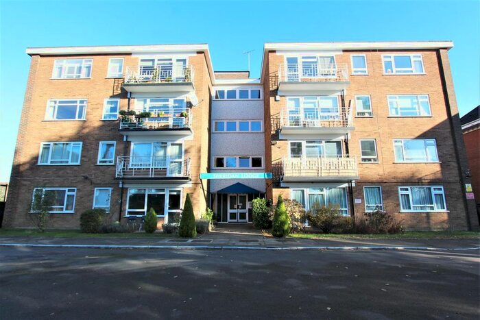 3 Bedroom Flat To Rent In Sheridan Lodge, Chase Side, Southgate N14