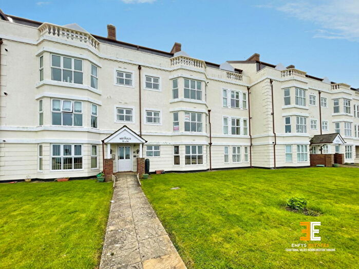 2 Bedroom Apartment For Sale In Craig Y Don Parade, Llandudno, LL30