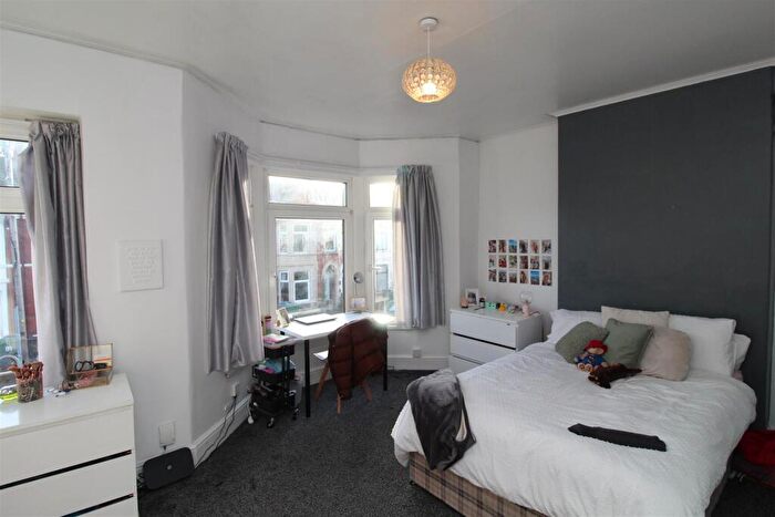 5 Bedroom Private Hall To Rent In Llanishen Street, Heath, Cardiff, CF14