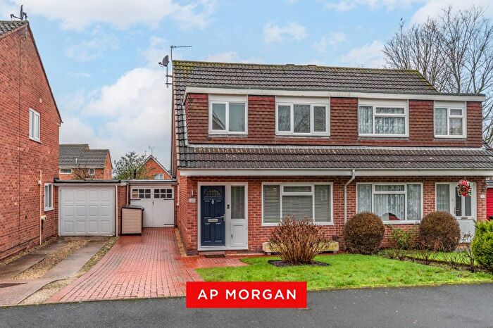 3 Bedroom Semi Detached House For Sale In Lindridge Close, Winyates Green, Redditch, B98