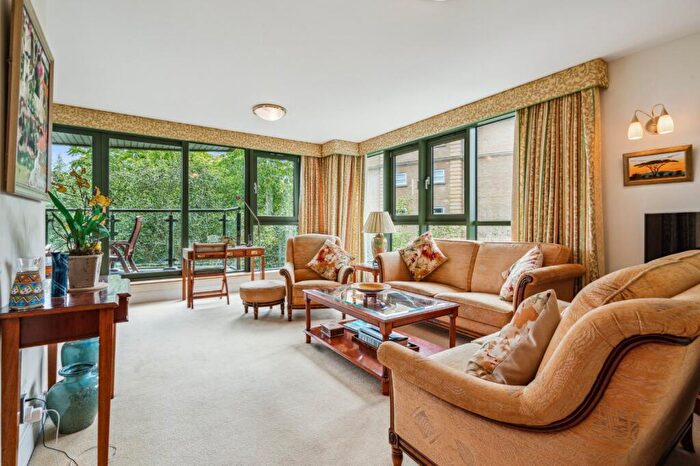 2 Bedroom Flat For Sale In Brasenose Drive, Barnes, SW13