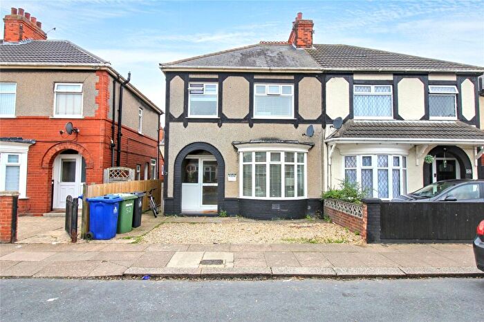 3 Bedroom Semi Detached House For Sale In Colin Avenue, Grimsby, Lincolnshire, DN32