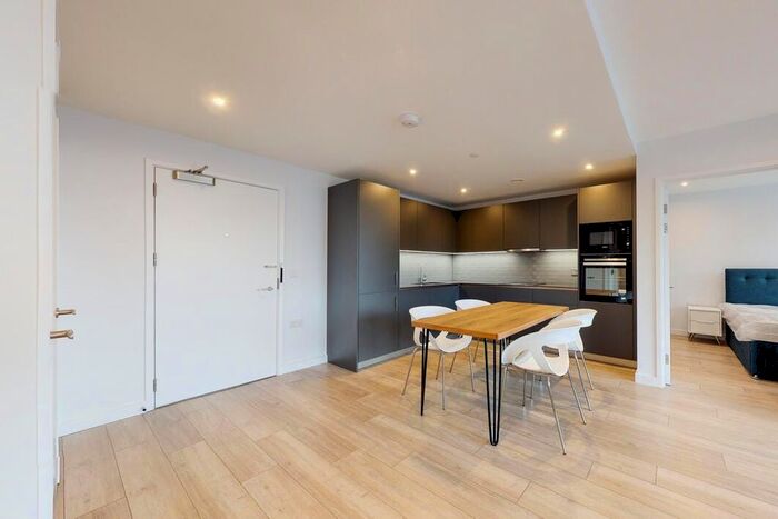 2 Bedroom Flat To Rent In New Lion Way, London, SE17