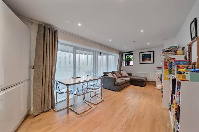 2 Bedroom Flat For Sale In Rotherhithe New Road, London, SE16