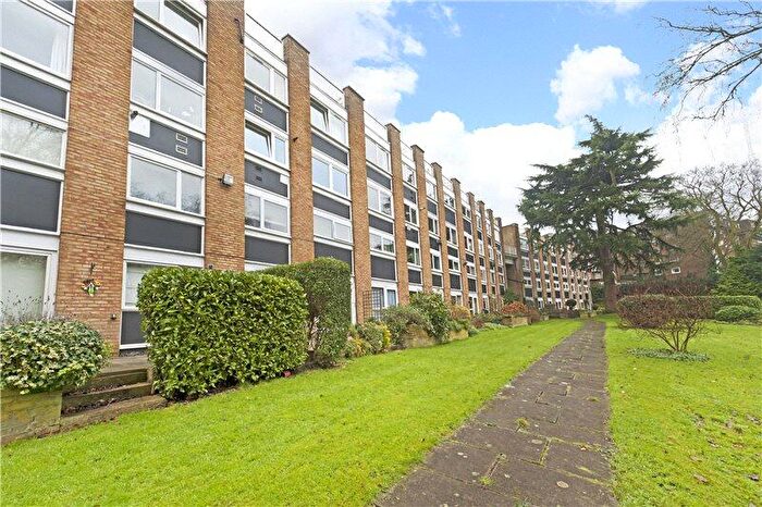 2 Bedroom Apartment For Sale In Beulah Hill, London, SE19