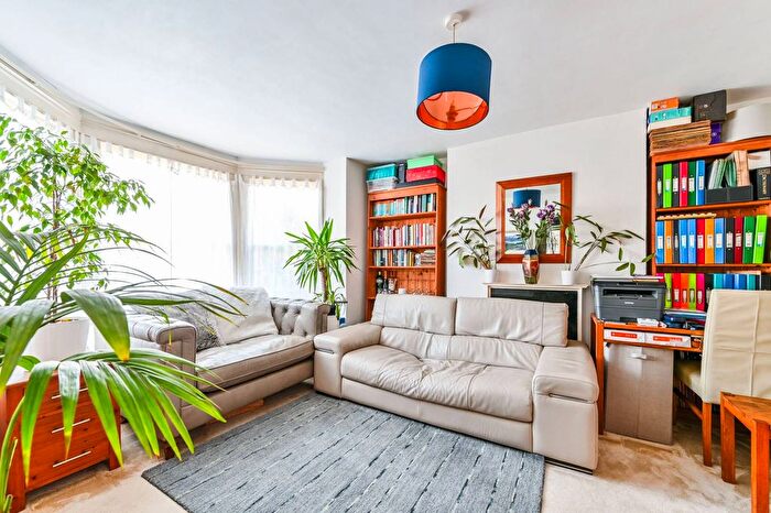 1 Bedroom Flat For Sale In Ferme Park Road, Crouch End, London, N8