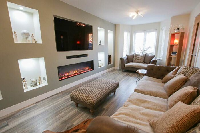 4 Bedroom Detached House For Sale In Walstow Crescent, Armthorpe, Doncaster, DN3