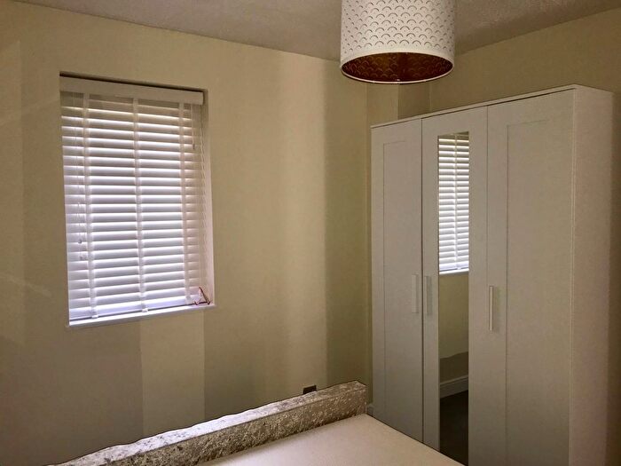 1 Bedroom Flat To Rent In Chapelmount Road, Woodford Green, IG8